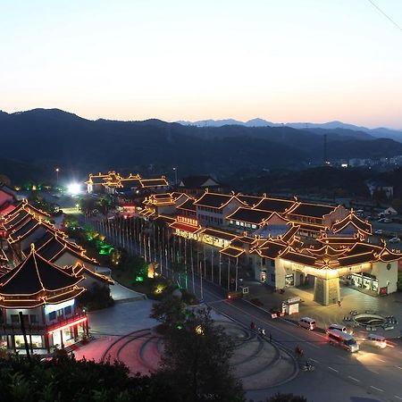 Wudangshan Yinjie Holiday Hotel Danjiangkou エクステリア 写真