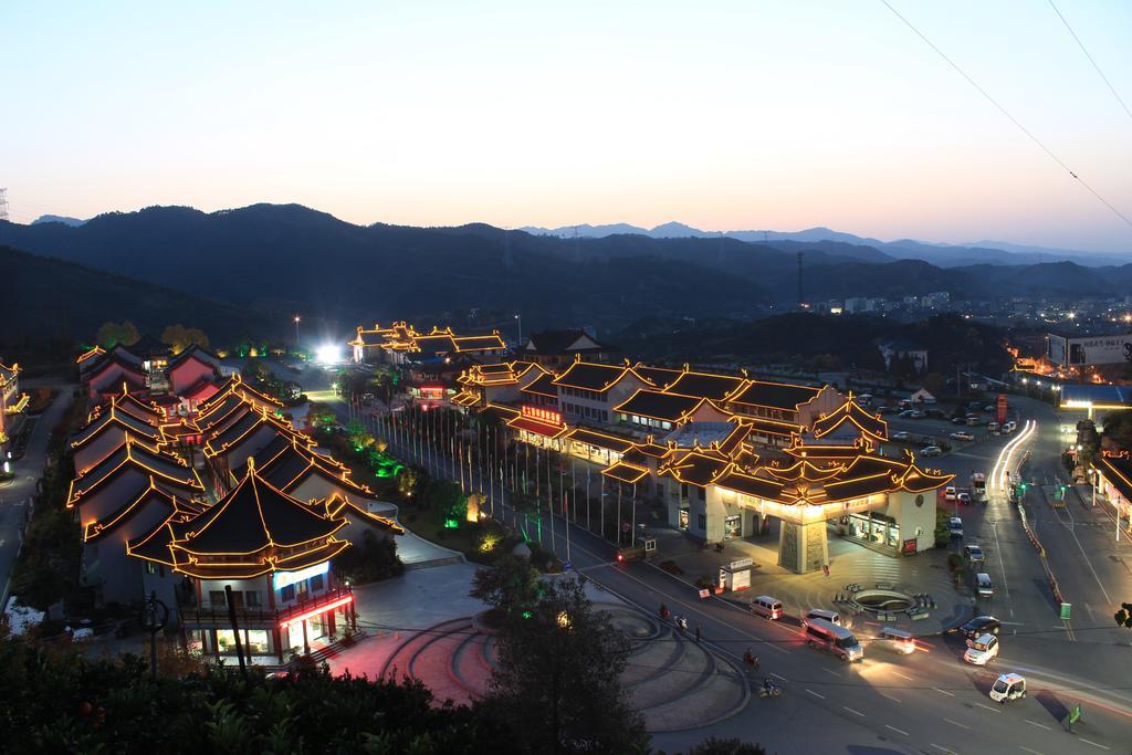 Wudangshan Yinjie Holiday Hotel Danjiangkou エクステリア 写真