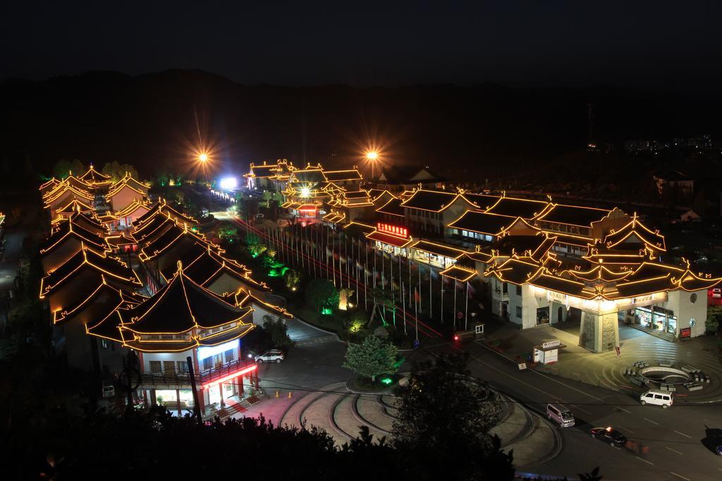 Wudangshan Yinjie Holiday Hotel Danjiangkou エクステリア 写真