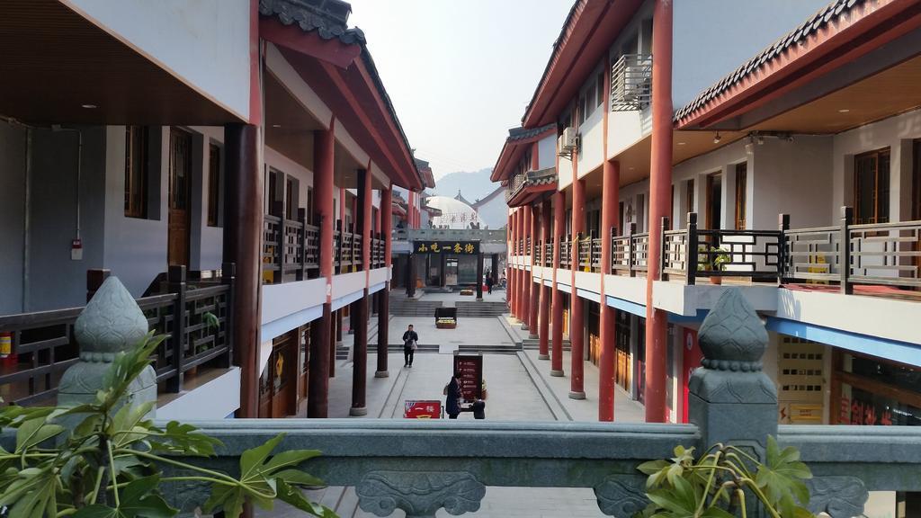Wudangshan Yinjie Holiday Hotel Danjiangkou エクステリア 写真