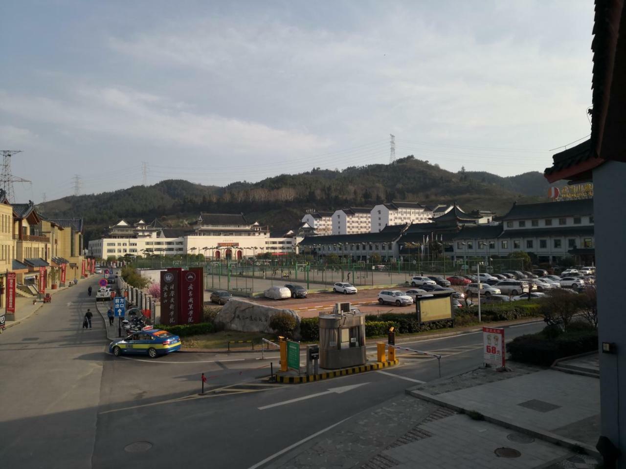 Wudangshan Yinjie Holiday Hotel Danjiangkou エクステリア 写真