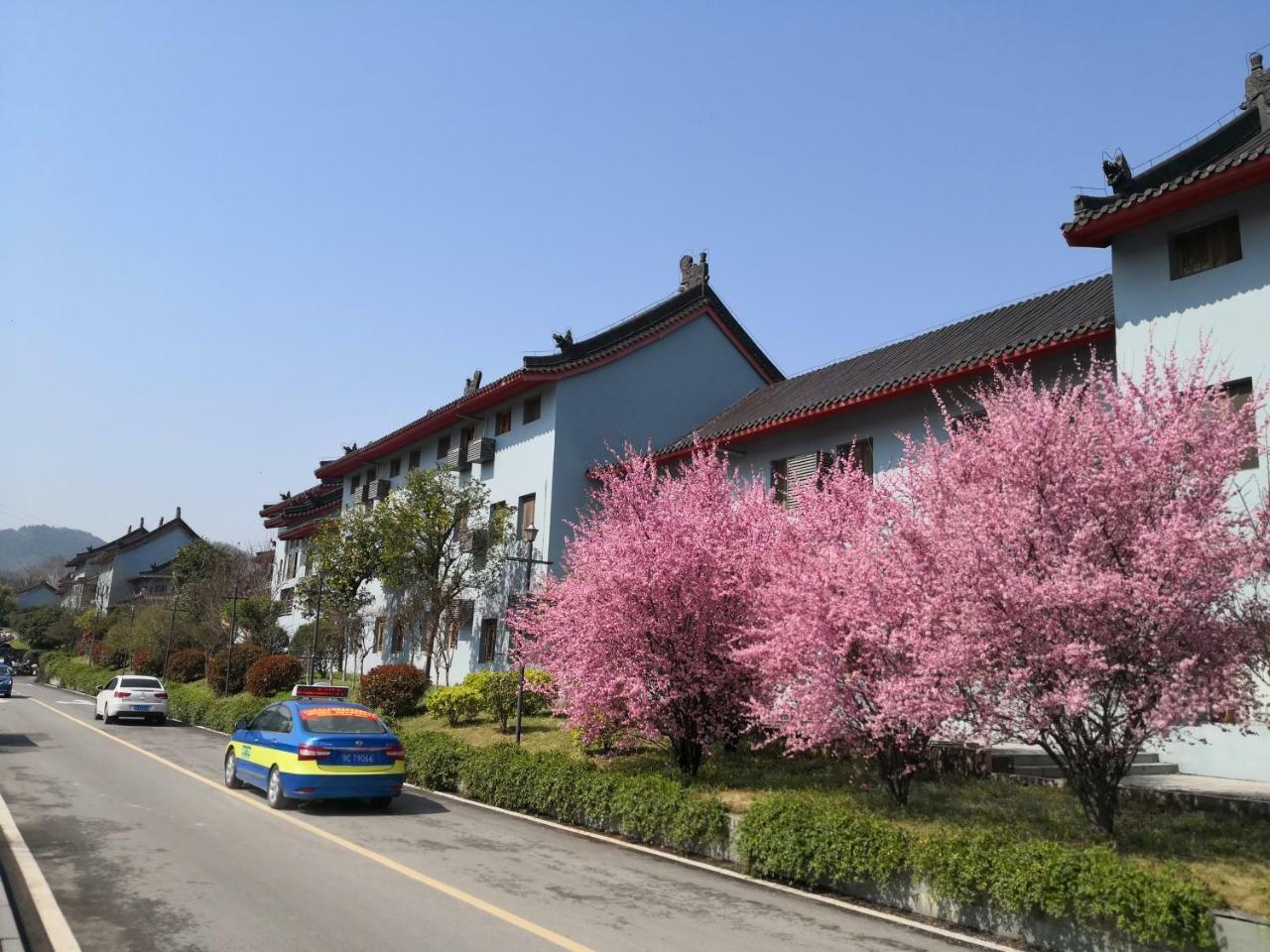 Wudangshan Yinjie Holiday Hotel Danjiangkou エクステリア 写真